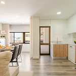 Spacious & Stylish Flat With Garage By Hostwise Apartment *