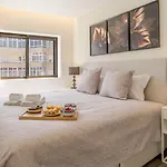 Apartment Spacious & Stylish Flat With Garage By Hostwise Ermesinde