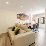 Apartment Spacious & Stylish Flat With Garage By Hostwise Ermesinde