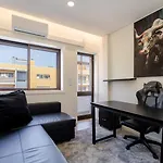 Spacious & Stylish Flat With Garage By Hostwise Apartment *