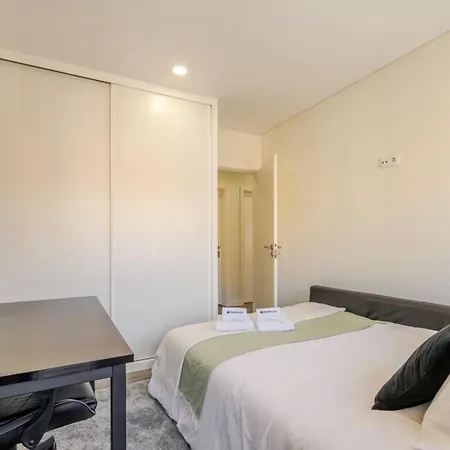 Appartement Spacious & Stylish Flat With Garage By Hostwise *