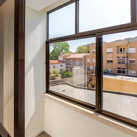 Hostwise - Spacious & Stylish Flat With Garage *