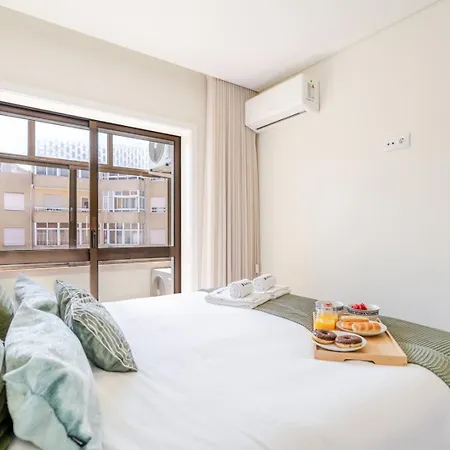 Spacious & Stylish Flat With Garage By Hostwise * Ermesinde