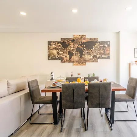 Spacious & Stylish Flat With Garage By Hostwise Apartment