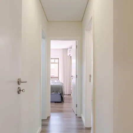 Apartment Hostwise - Spacious & Stylish Flat With Garage *