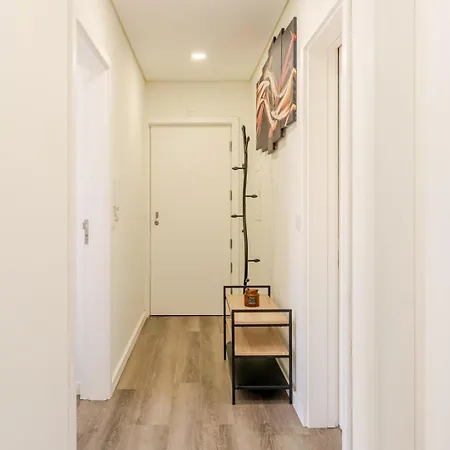 Spacious & Stylish Flat With Garage By Hostwise Ermesinde