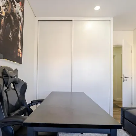 Spacious & Stylish Flat With Garage By Hostwise * Ermesinde