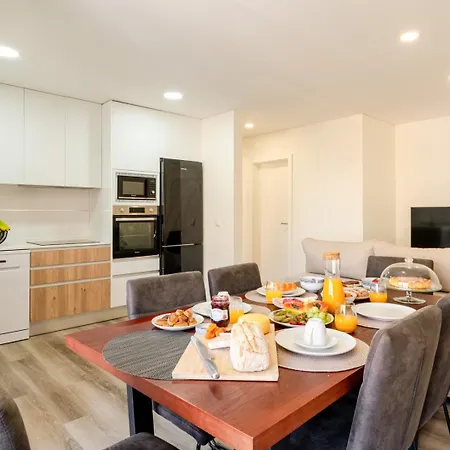 Appartement Spacious & Stylish Flat With Garage By Hostwise