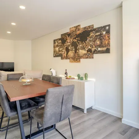 Spacious & Stylish Flat With Garage By Hostwise * Ermesinde