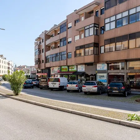 Spacious & Stylish Flat With Garage By Hostwise Ermesinde