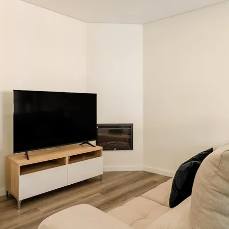 Spacious & Stylish Flat With Garage By Hostwise * Ermesinde