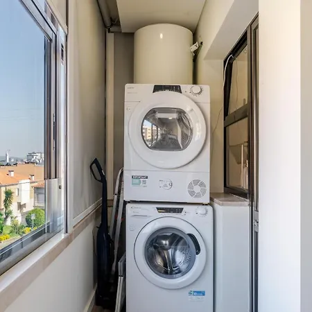 Appartement Spacious & Stylish Flat With Garage By Hostwise