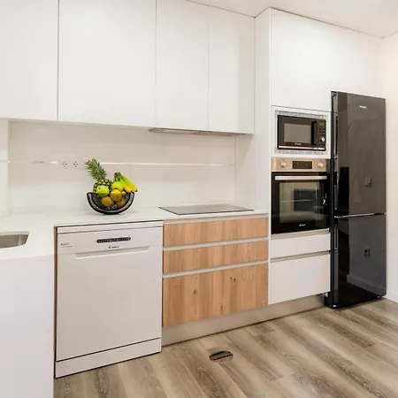 Spacious & Stylish Flat With Garage By Hostwise Ermesinde