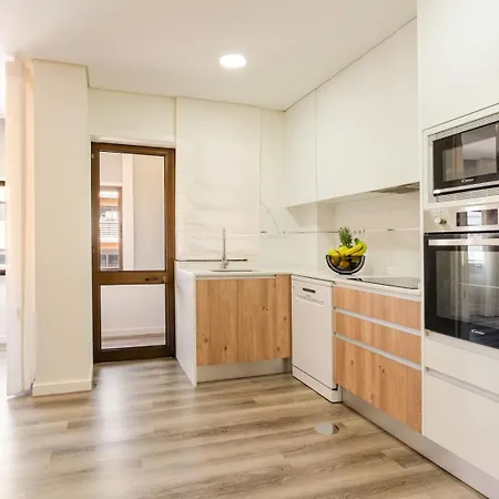 Spacious & Stylish Flat With Garage By Hostwise * Ermesinde