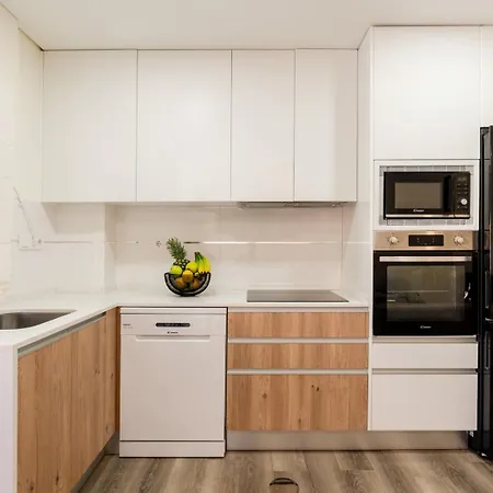 Appartement Spacious & Stylish Flat With Garage By Hostwise