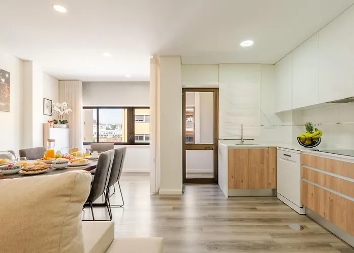 Spacious & Stylish Flat With Garage By Hostwise Apartman *