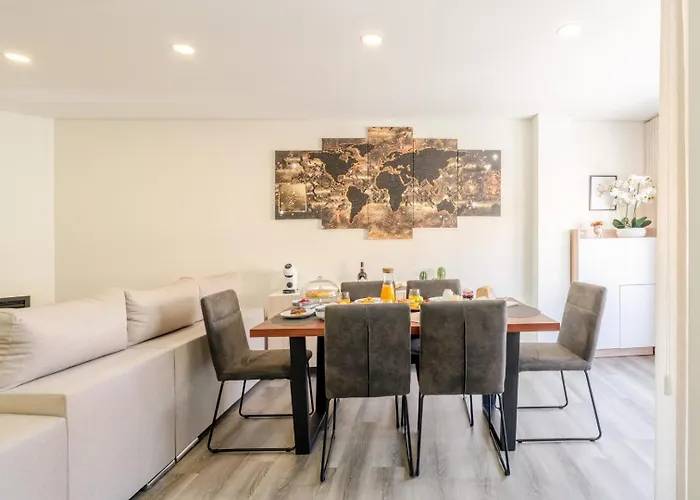 Spacious & Stylish Flat With Garage By Hostwise Apartman