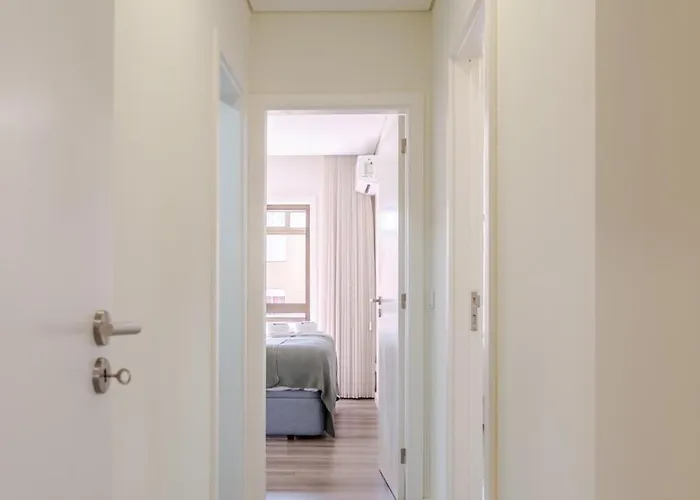 Apartment Spacious & Stylish Flat With Garage By Hostwise *