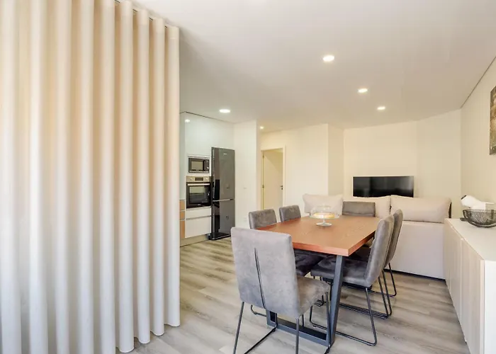 Spacious & Stylish Flat With Garage By Hostwise Apartman Ermesinde