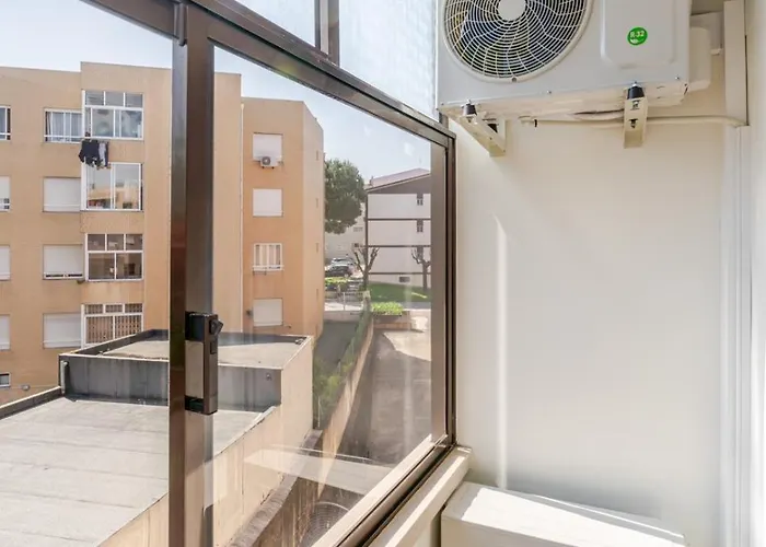 Apartman Spacious & Stylish Flat With Garage By Hostwise *