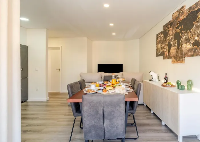 Spacious & Stylish Flat With Garage By Hostwise Apartman