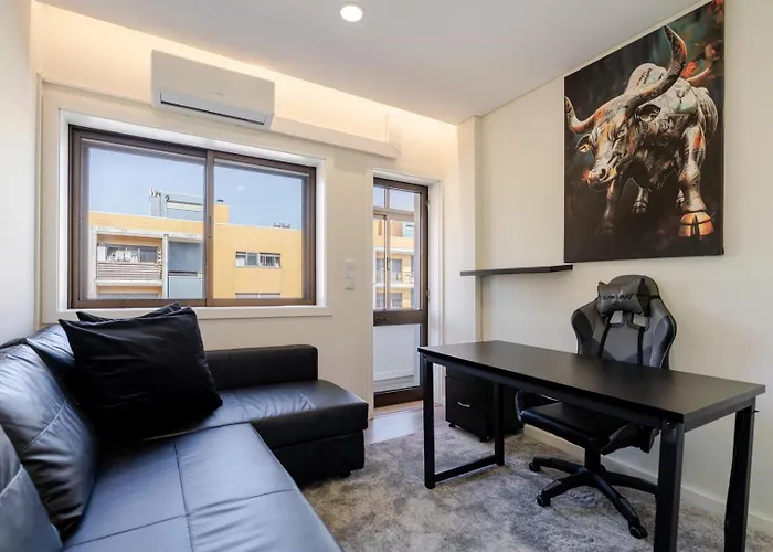 Spacious & Stylish Flat With Garage By Hostwise Apartman *