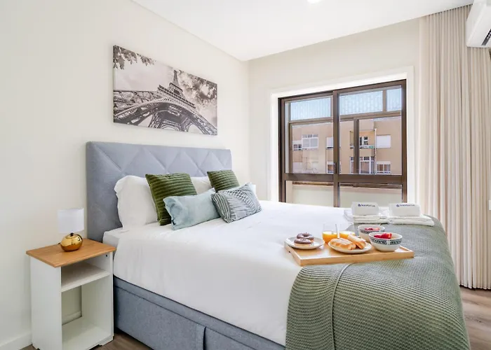 Spacious & Stylish Flat With Garage By Hostwise